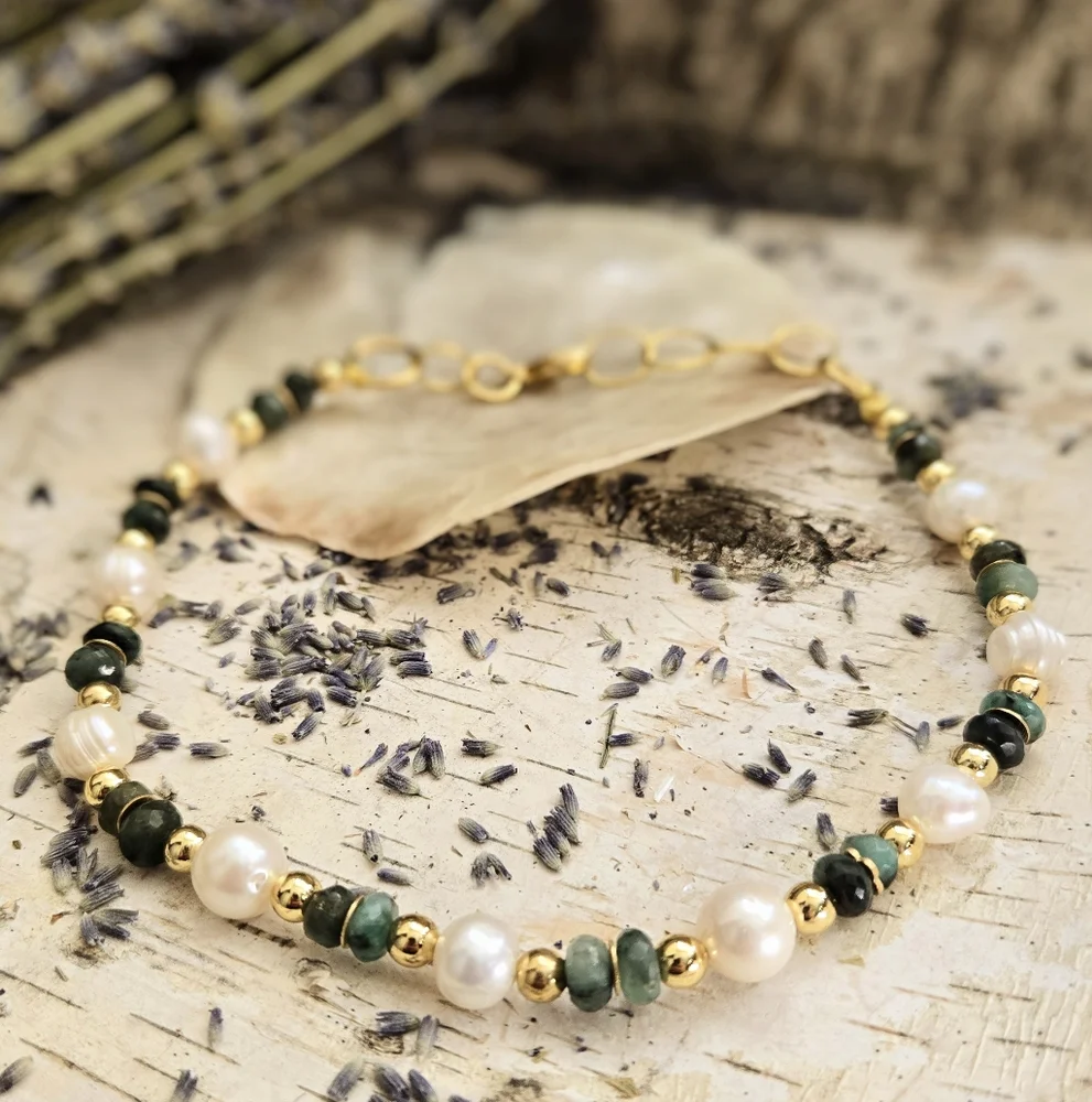 Genuine Emerald And Freshwater Baroque Pearls In Gold Plated Classic Necklace